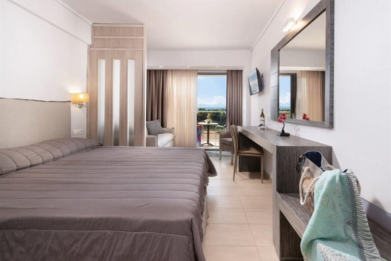 Lagomandra Beach Hotel ภายนอก รูปภาพ