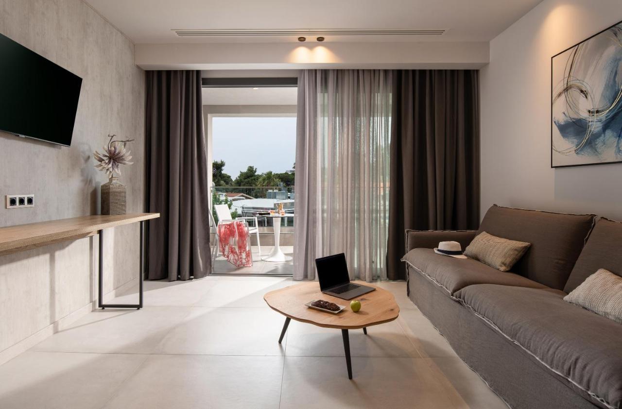 Lagomandra Beach Hotel ภายนอก รูปภาพ